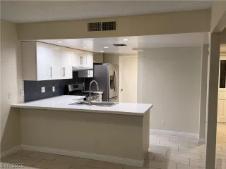 Photo #6: 2752831 Listing