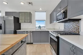 Photo #5: 2752860 Listing 