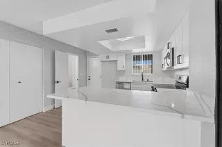 Photo #4: 2752893 Listing