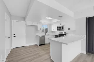 Photo #5: 2752893 Listing