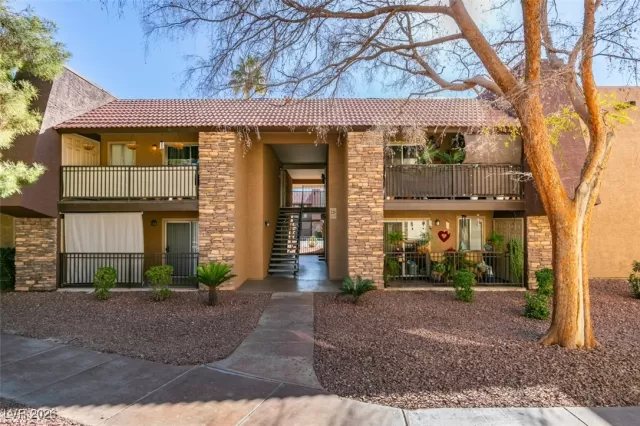 MLS: 2752904 Condo For Sale