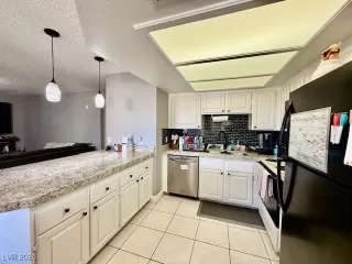 Photo #3: 2752930 Listing 