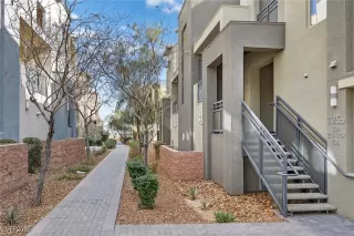 Photo #1: 2752953 Listing 