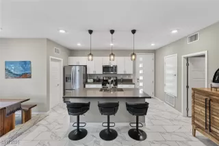 Photo #5: 2752953 Listing 