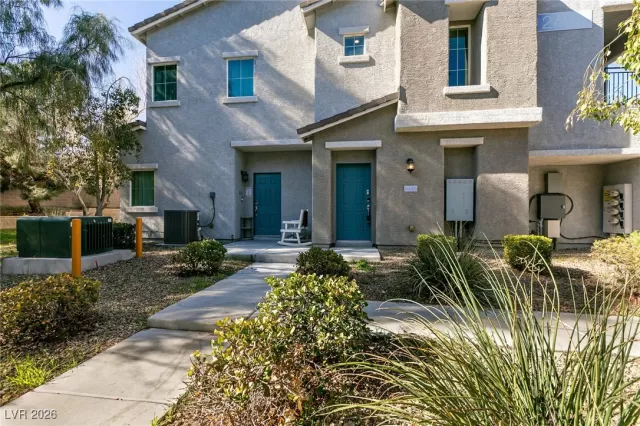 MLS: 2752958 Condo For Sale