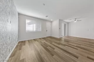 Photo #4: 2752980 Listing