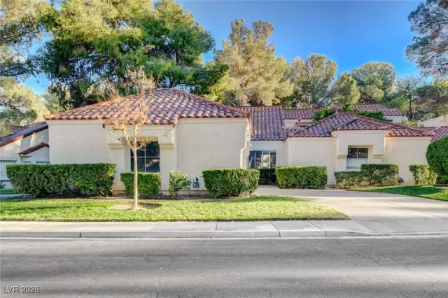 MLS: 2753123 Condo For Sale