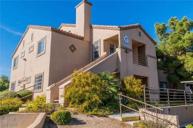 MLS: 2753274 Condo For Sale