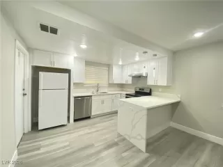 Photo #3: 2753340 Listing 