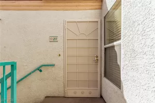 Photo #2: 2753487 Listing