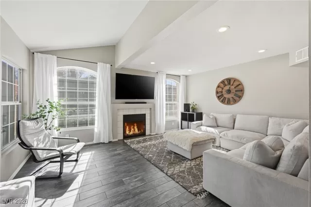 MLS: 2753870 Condo For Sale