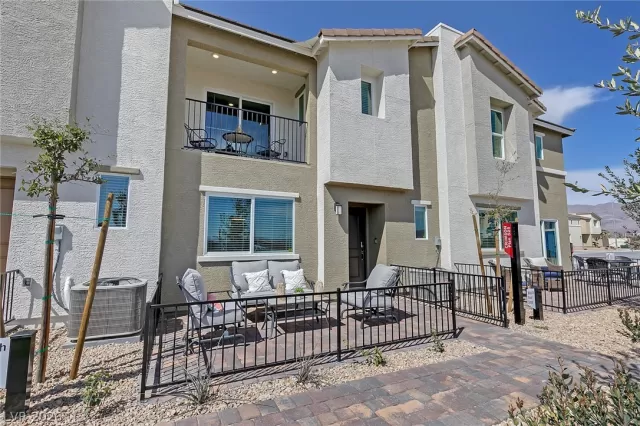 MLS: 2753977 Condo For Sale