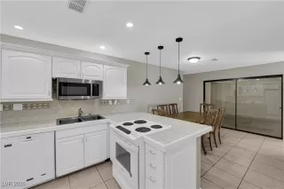 Photo #5: 2754047 Listing