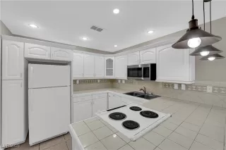 Photo #6: 2754047 Listing