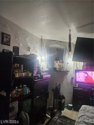 Photo #4: 2754060 Listing 