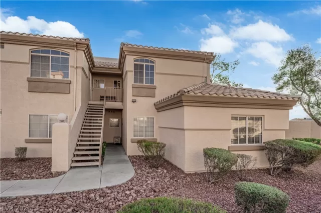 MLS: 2754352 Condo For Sale