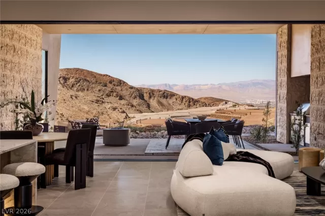 MLS: 2754516 Condo For Sale