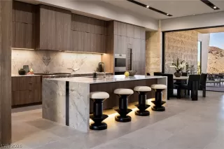 Photo #1: 2754516 Listing 