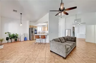 Photo #5: 2754554 Listing 