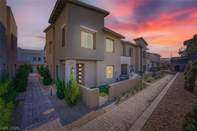 MLS: 2754561 Condo For Sale