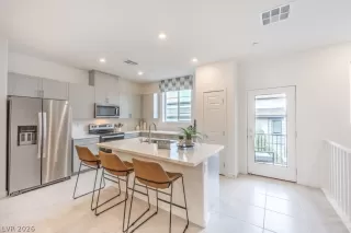 Photo #6: 2754684 Listing