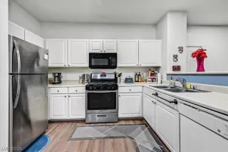 Photo #2: 2754741 Listing