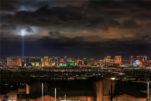 MLS: 2754852 Condo For Sale