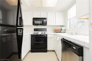 Photo #2: 2754926 Listing 