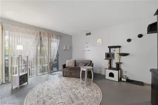 Photo #4: 2755060 Listing