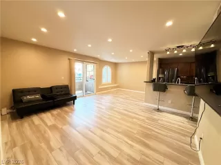 Photo #1: 2755064 Listing 