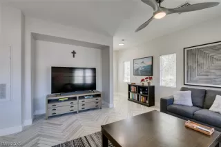 Photo #6: 2755071 Listing