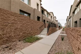 Photo #1: 2755096 Listing 