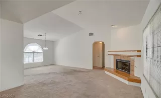 Photo #5: 2755098 Listing