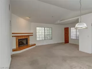 Photo #6: 2755098 Listing