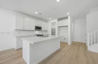 Photo #4: 2755155 Listing 