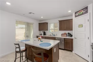 Photo #3: 2755350 Listing 