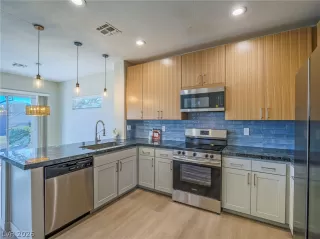 Photo #3: 2755429 Listing