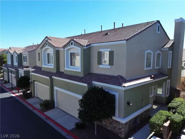 MLS: 2755438 Condo For Sale