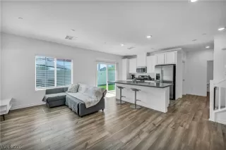 Photo #1: 2755518 Listing 