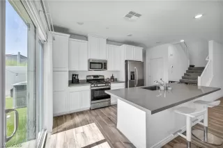 Photo #5: 2755518 Listing 