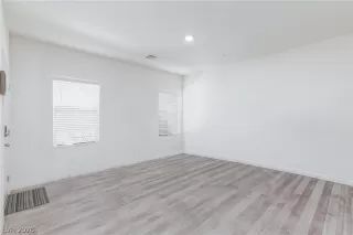 Photo #5: 2755526 Listing