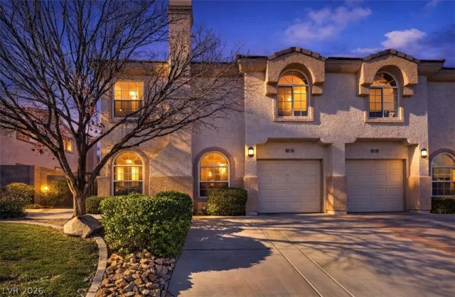 MLS: 2755532 Condo For Sale