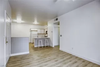 Photo #6: 2755657 Listing