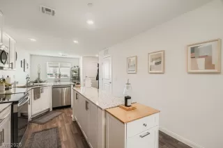 Photo #5: 2755706 Listing