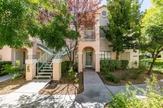 Photo #1: 2755797 Listing 