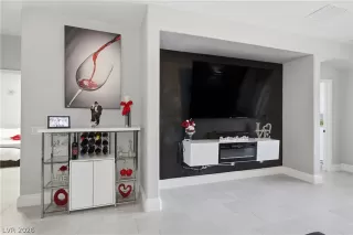 Photo #4: 2755853 Listing 