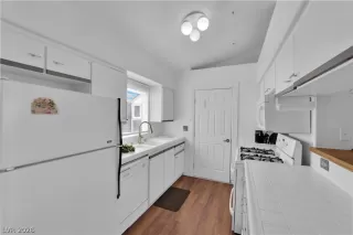 Photo #4: 2755860 Listing 