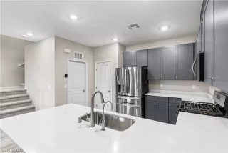 Photo #6: 2755950 Listing