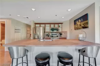 Photo #1: 2756010 Listing