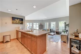 Photo #4: 2756010 Listing